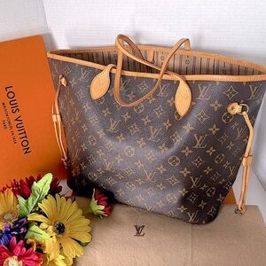 Authentic  Louis Vuitton Monogram Never Full MM Shoulder Bag.
